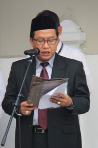 Kalan Membacakan Pidato